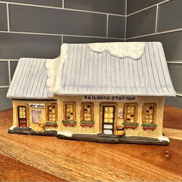 Other - Vintage 1991 National Rennoc Americana Porcelain Holiday Railroad Station
